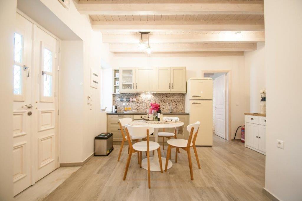 Appartement Luca's Chalki Town